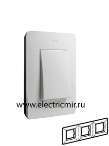 Изображение 8200630-200 Рамка на 3 поста, белый, черное основание, 82 Detail